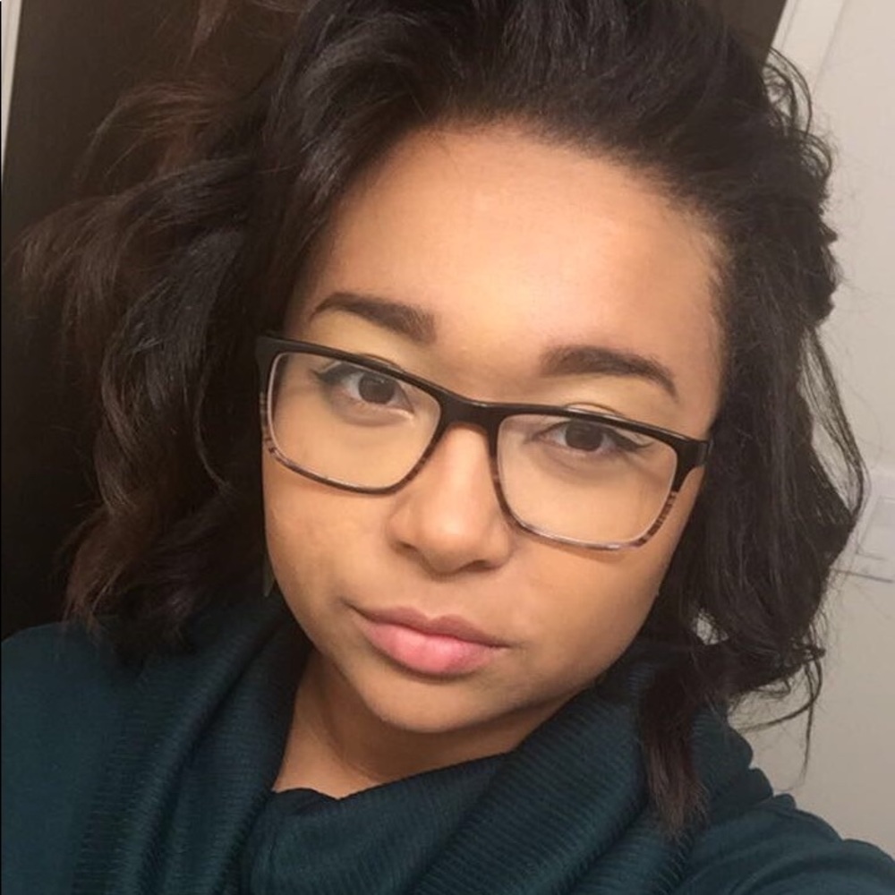 Meet your Posher, Adrianna